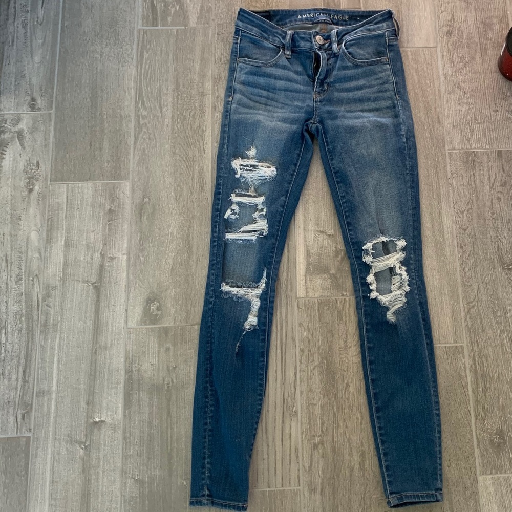 American Eagle Medium Wash Distressed Jeans